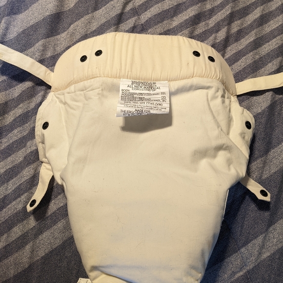 Ergobaby Infant Insert - Picture 3 of 3